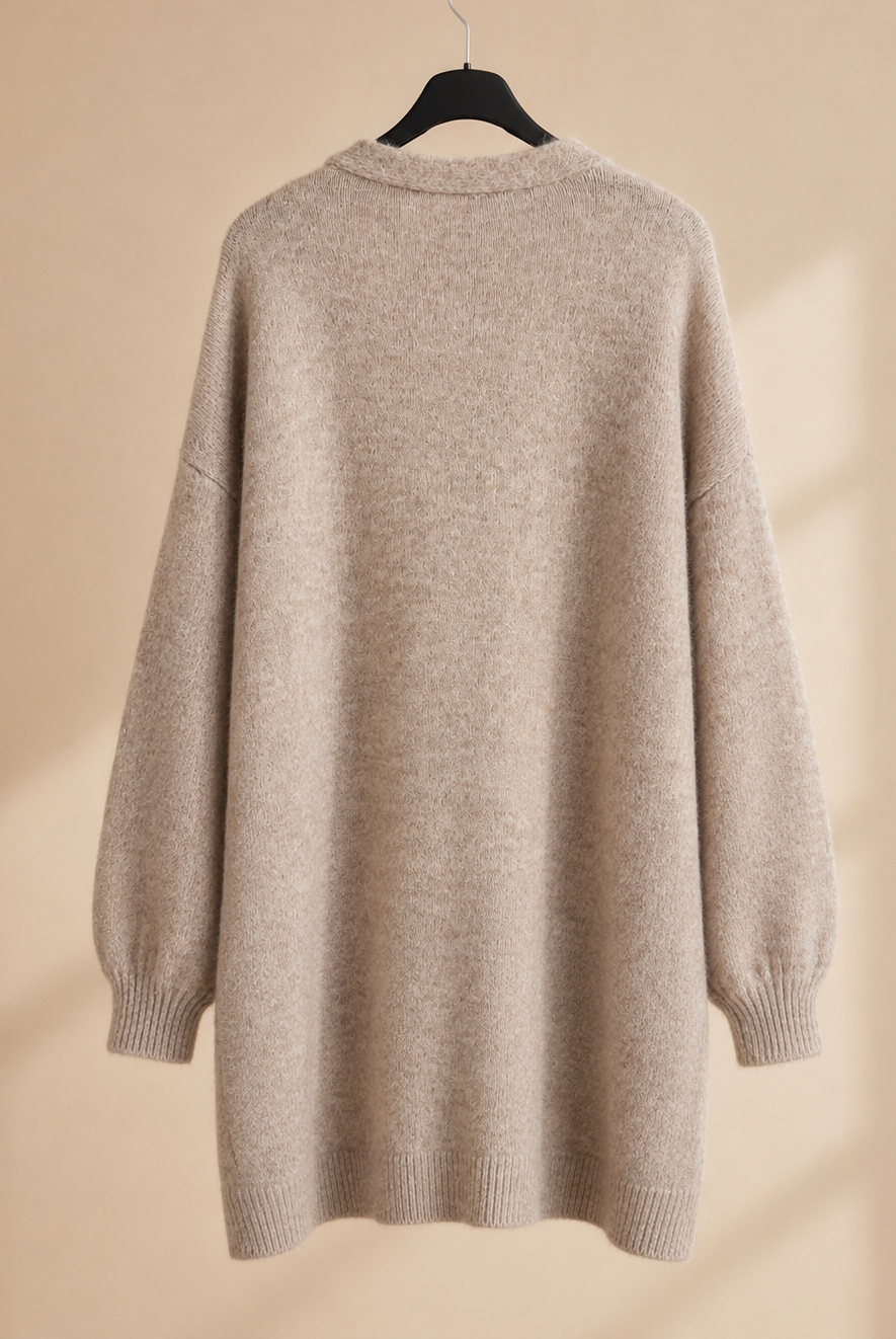 Lång stickad kofta i beige med fickor – Dimoda