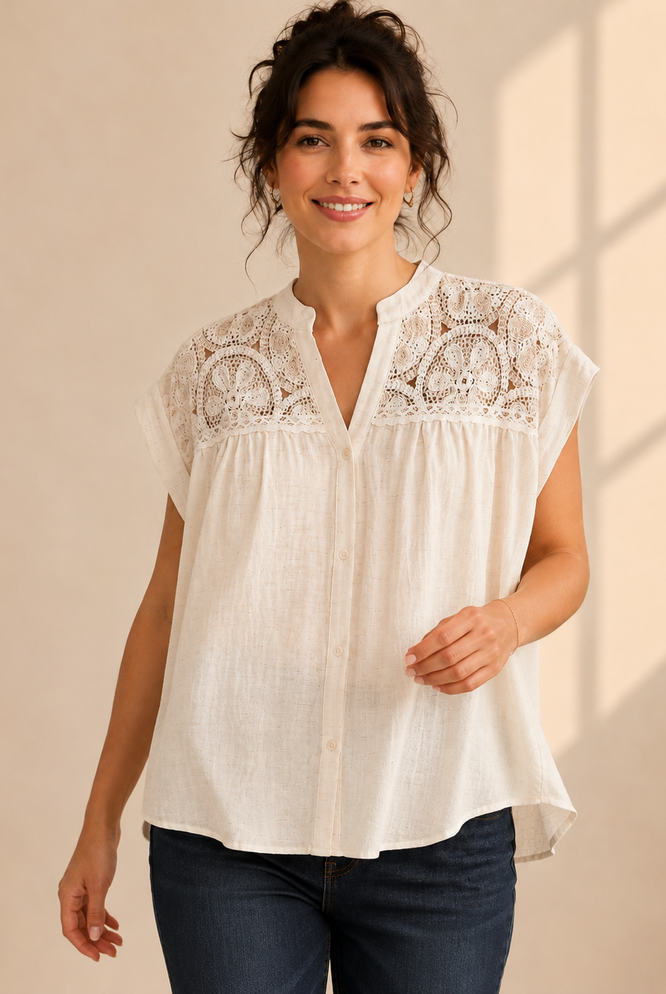 Blus Belly off-white med virkad blomspets och holkärm – Dimoda