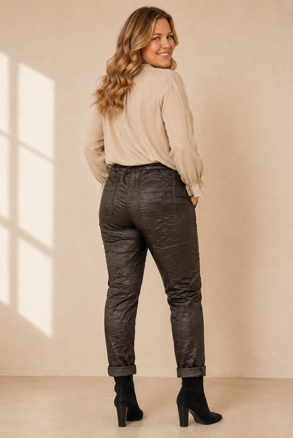 Joggers Shiny i brun – lätt glansig finish med dragsko och sidofickor, onesize stl 36–44, Made in Italy