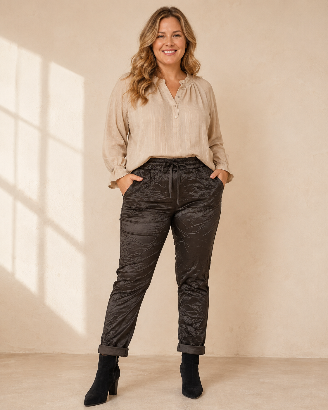 Joggers Shiny i brun – lätt glansig finish med dragsko och sidofickor, onesize stl 36–44, Made in Italy
