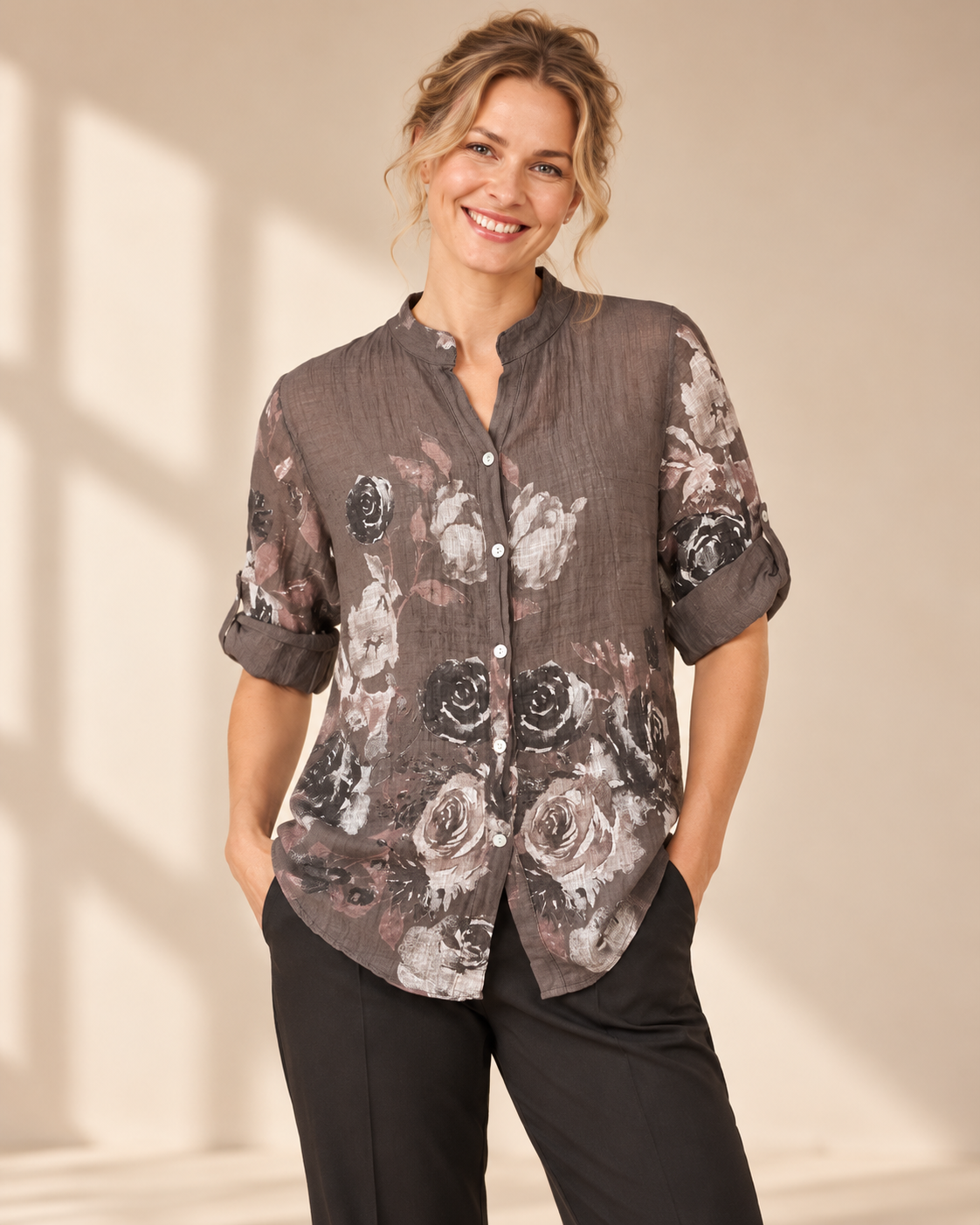 Blus Bitten, onesize-blus i 100 % bomull, med skomakarkrage och knäppning hela vägen ner