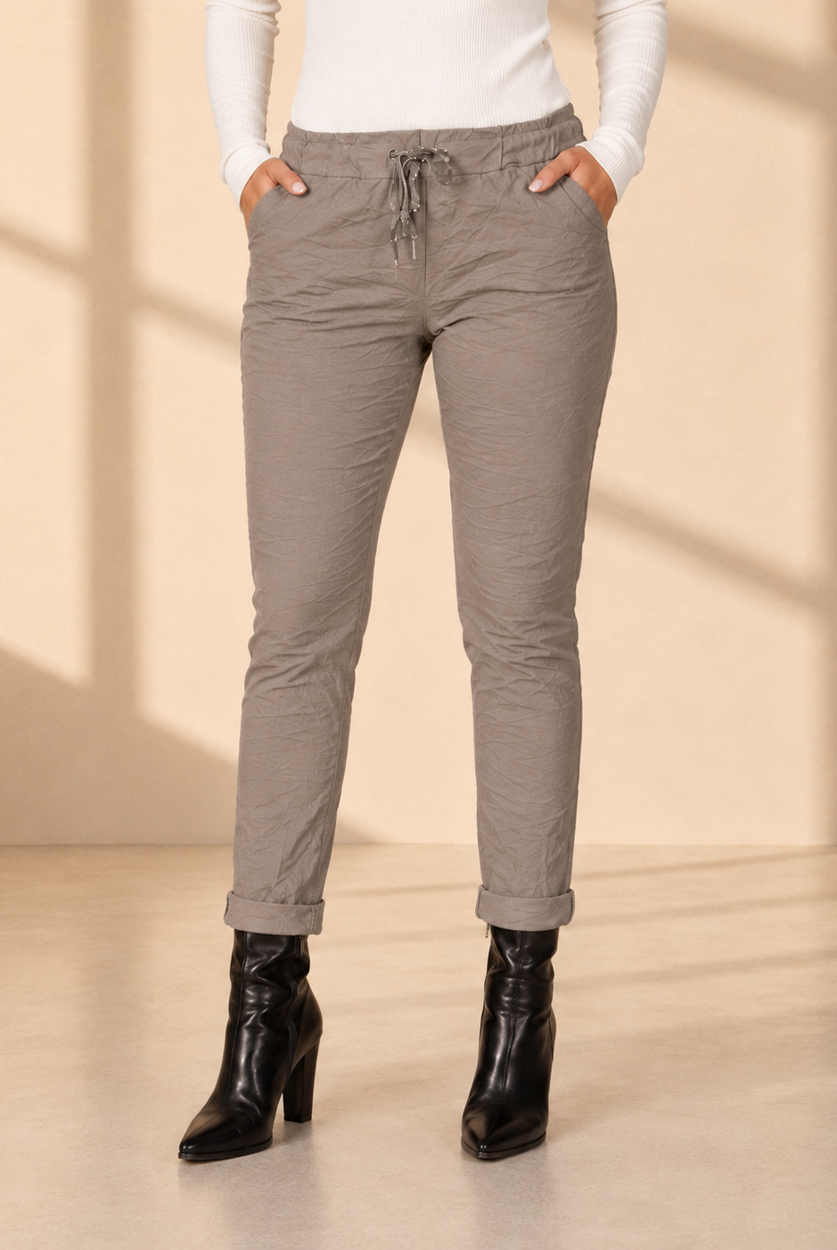 Joggers Belle fungo – stretchjoggers i fungo-färg med dragsko och fickor, made in Italy