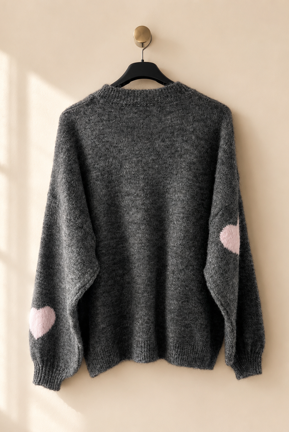 Stickad grå tröja med rosa hjärtan - Mirelle Design