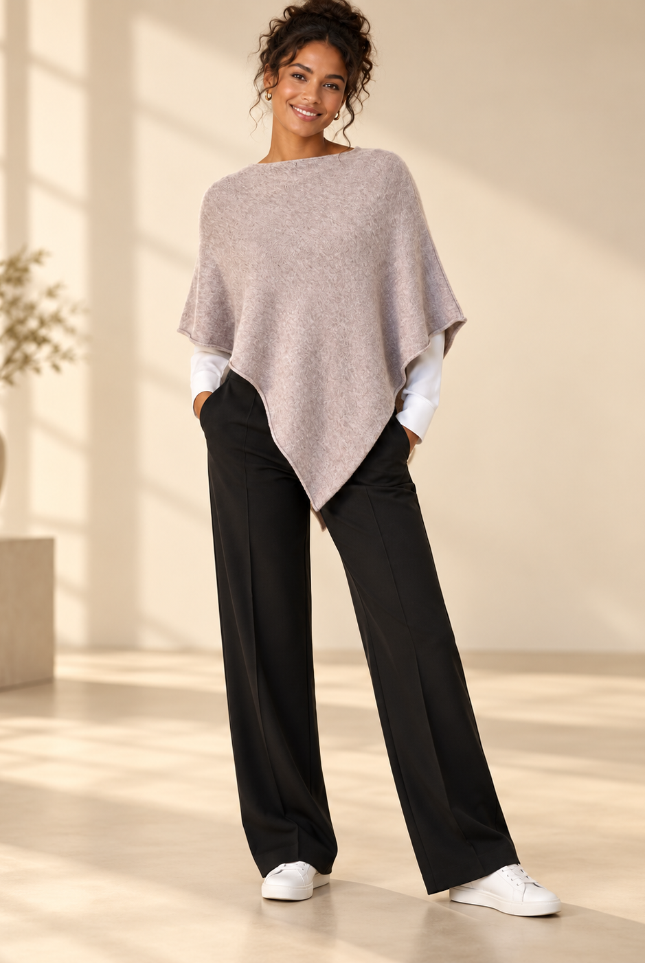 Finstickad poncho Gunsan i OneSize med asymmetrisk nederkant