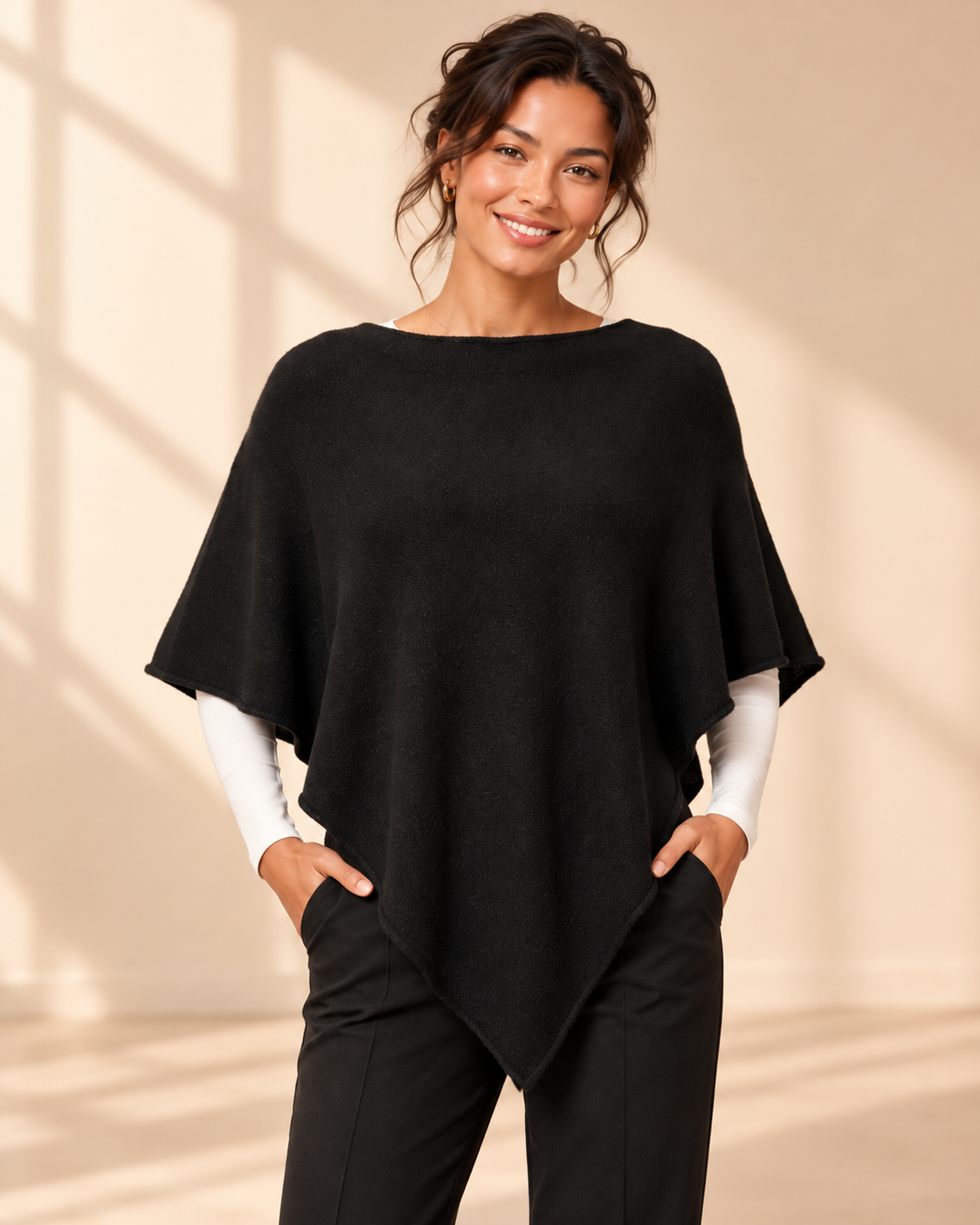 Finstickad svart poncho Gunsan i OneSize med asymmetrisk nederkant