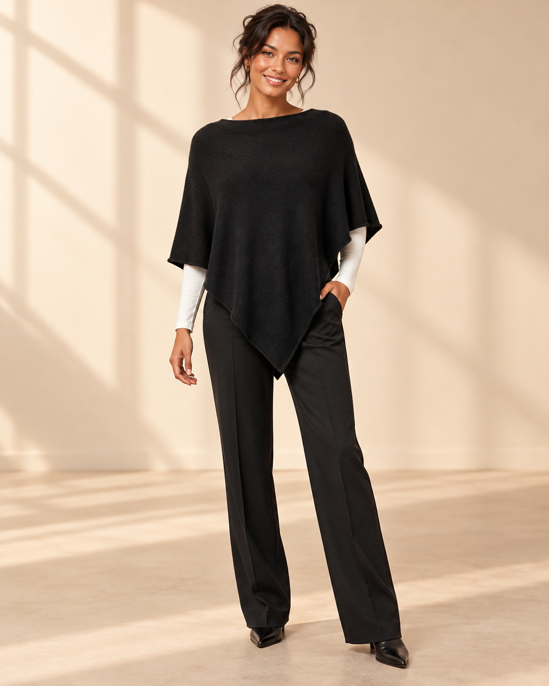 Finstickad svart poncho Gunsan i OneSize med asymmetrisk nederkant