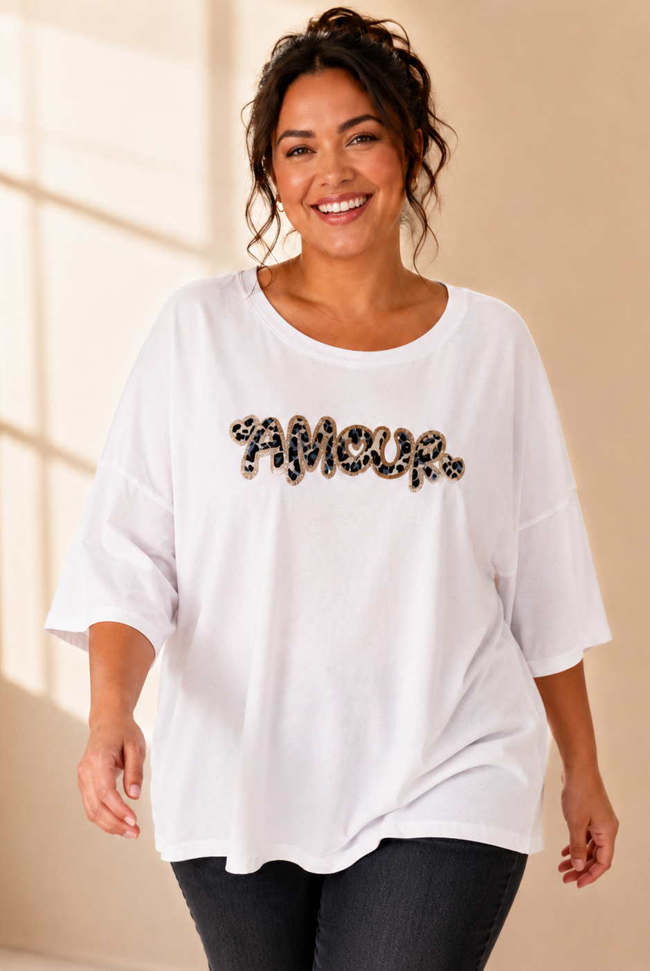 T-shirt Amour med leopardtryck i vit/blå – Queensize