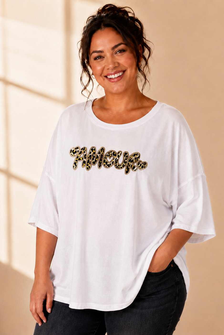 T-shirt Amour med leopardtryck i vit/gul – Queensize