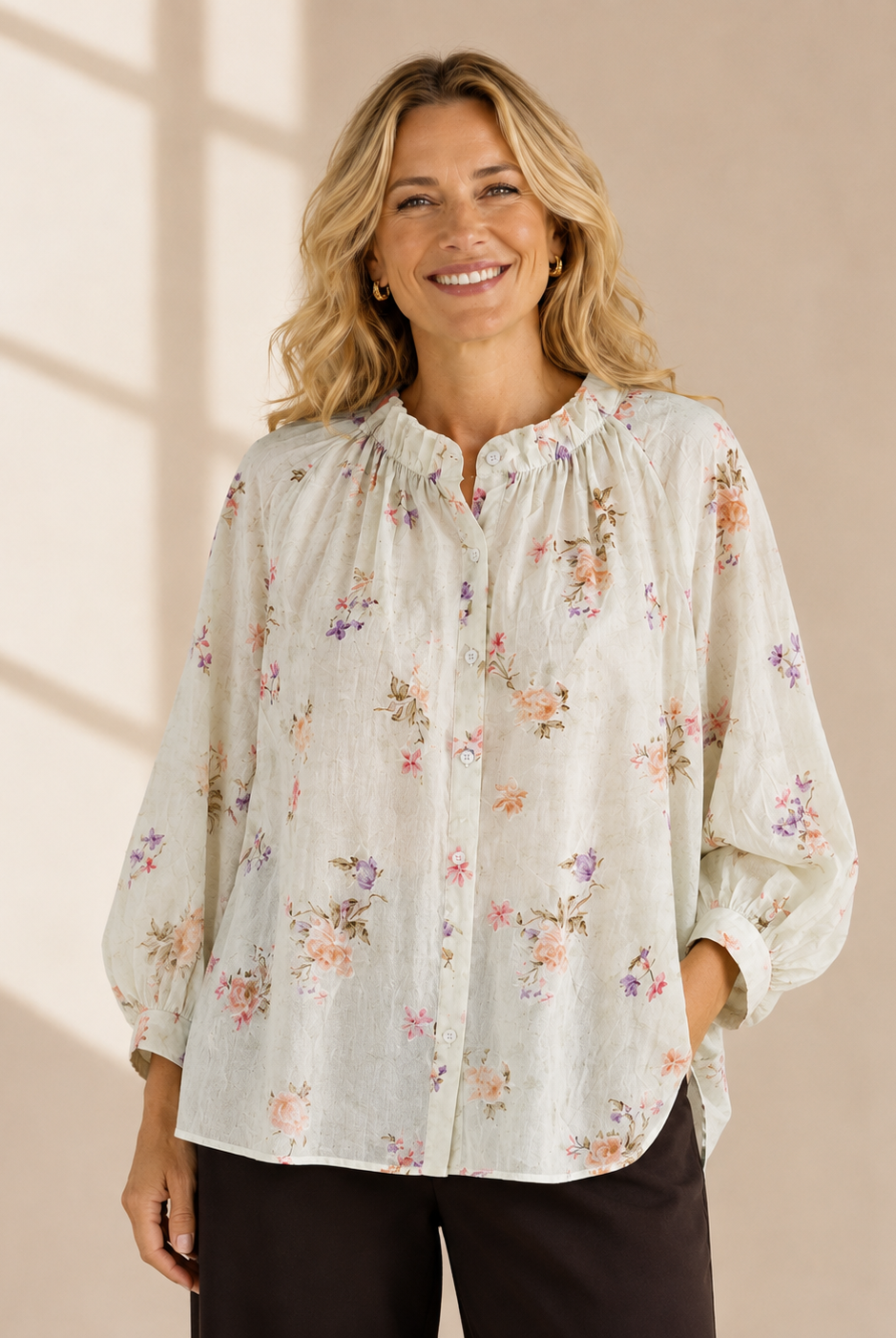 Blus Blomster med blommigt mönster i ljusgrön – Queensize"