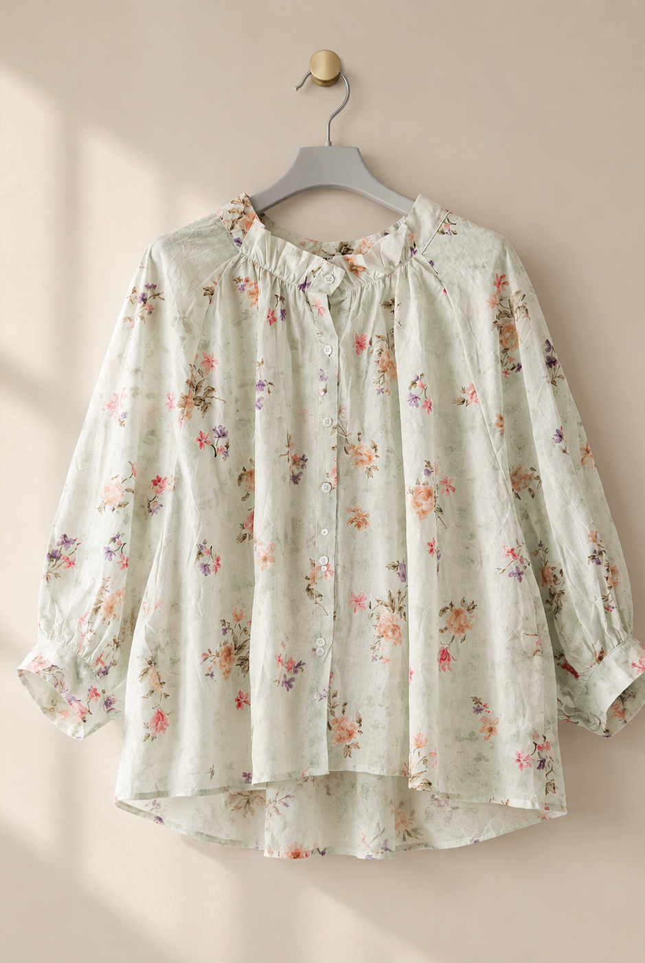 Blus Blomster med blommigt mönster i ljusgrön – Queensize