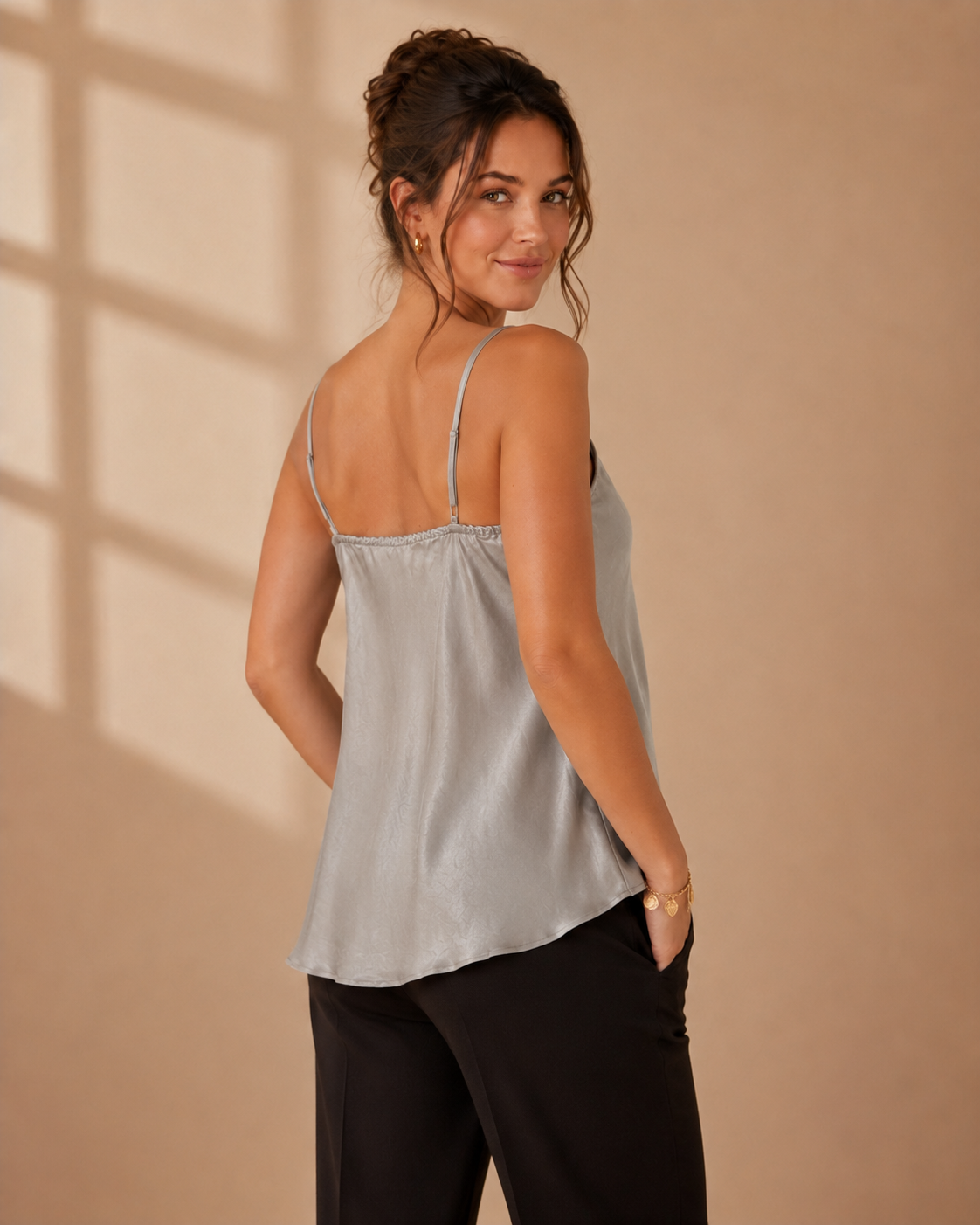 Linne Sofia fungo i viskos med V-ringning – Mirelle Design
