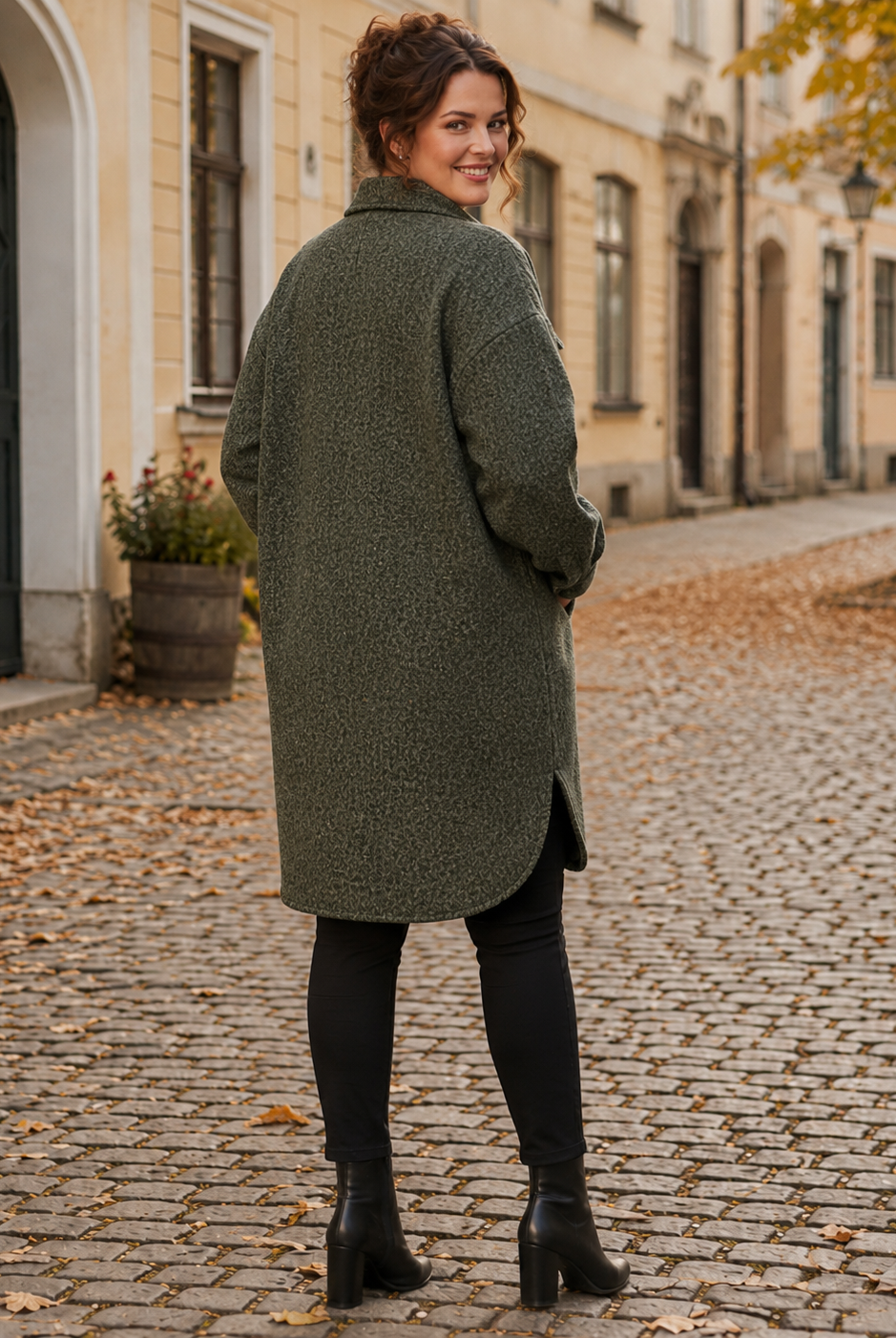 Jacka Inga khaki – lång jacka med knäppning, ledig passform, queensize, Dimoda