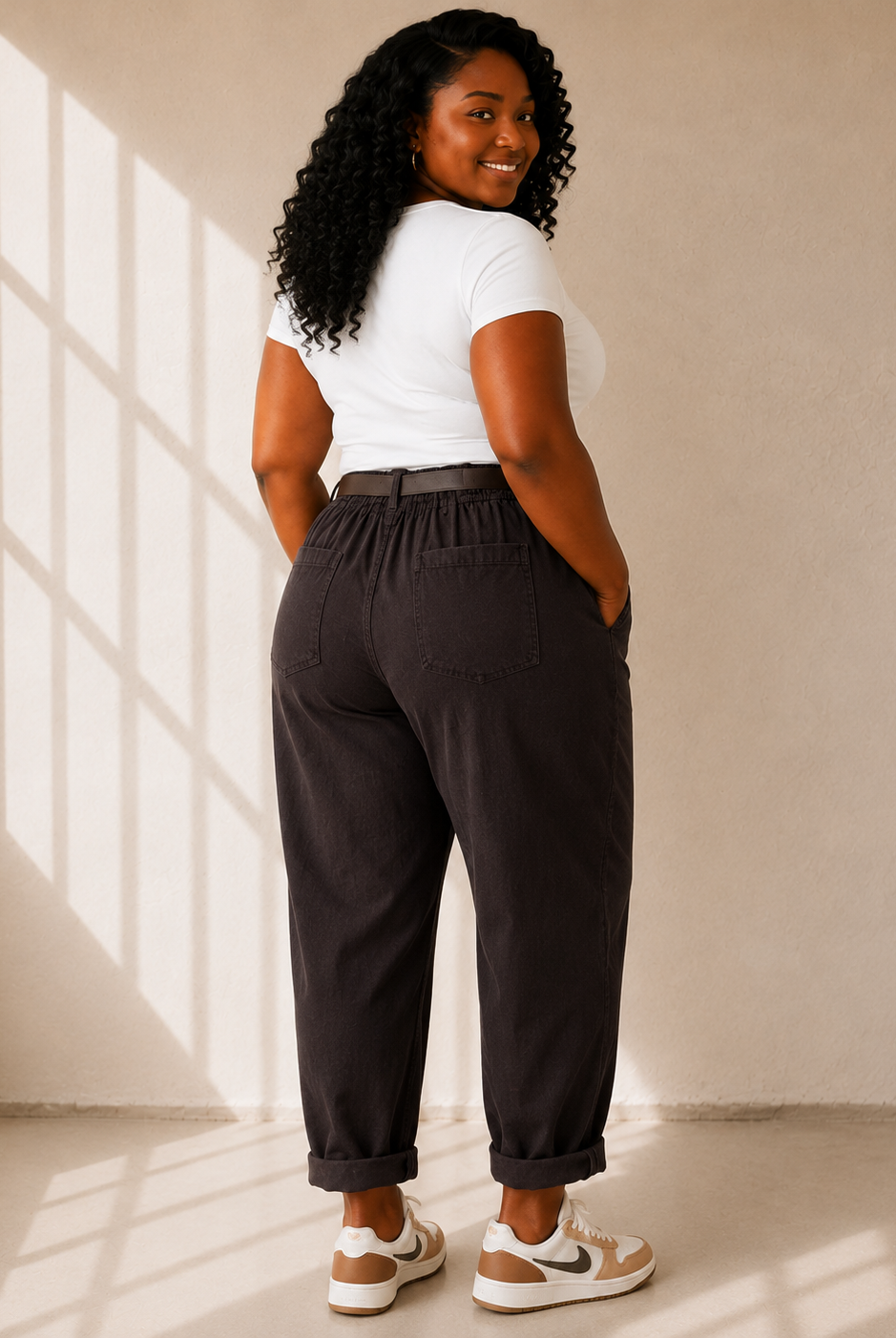 Manchesterbyxa Sofia i brun – Queensize med elastisk midja och bälte, onesize stl 40–50, Made in Italy