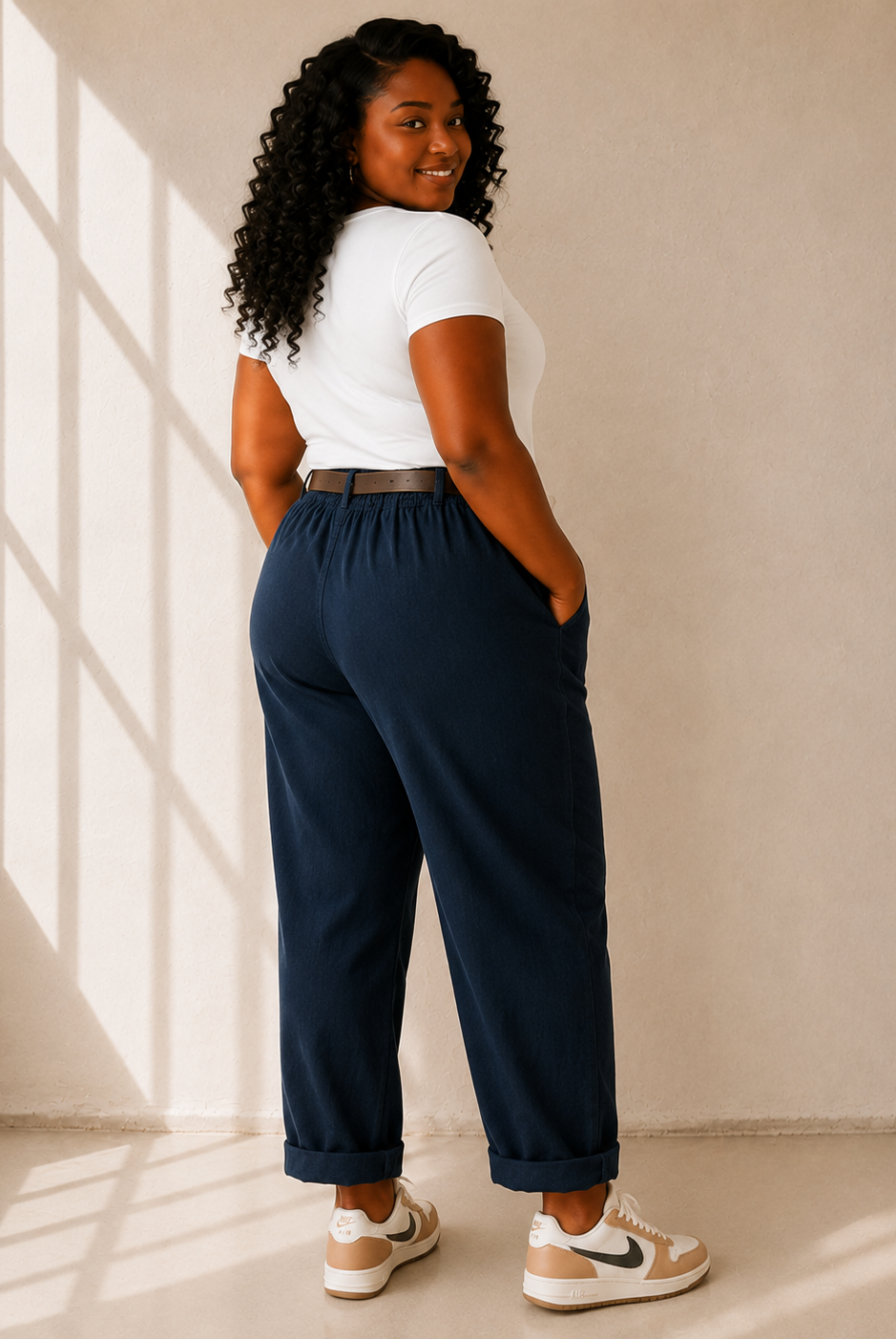 Manchesterbyxa Sofia i marin – Queensize med elastisk midja och bälte, onesize stl 40–50, Made in Italy