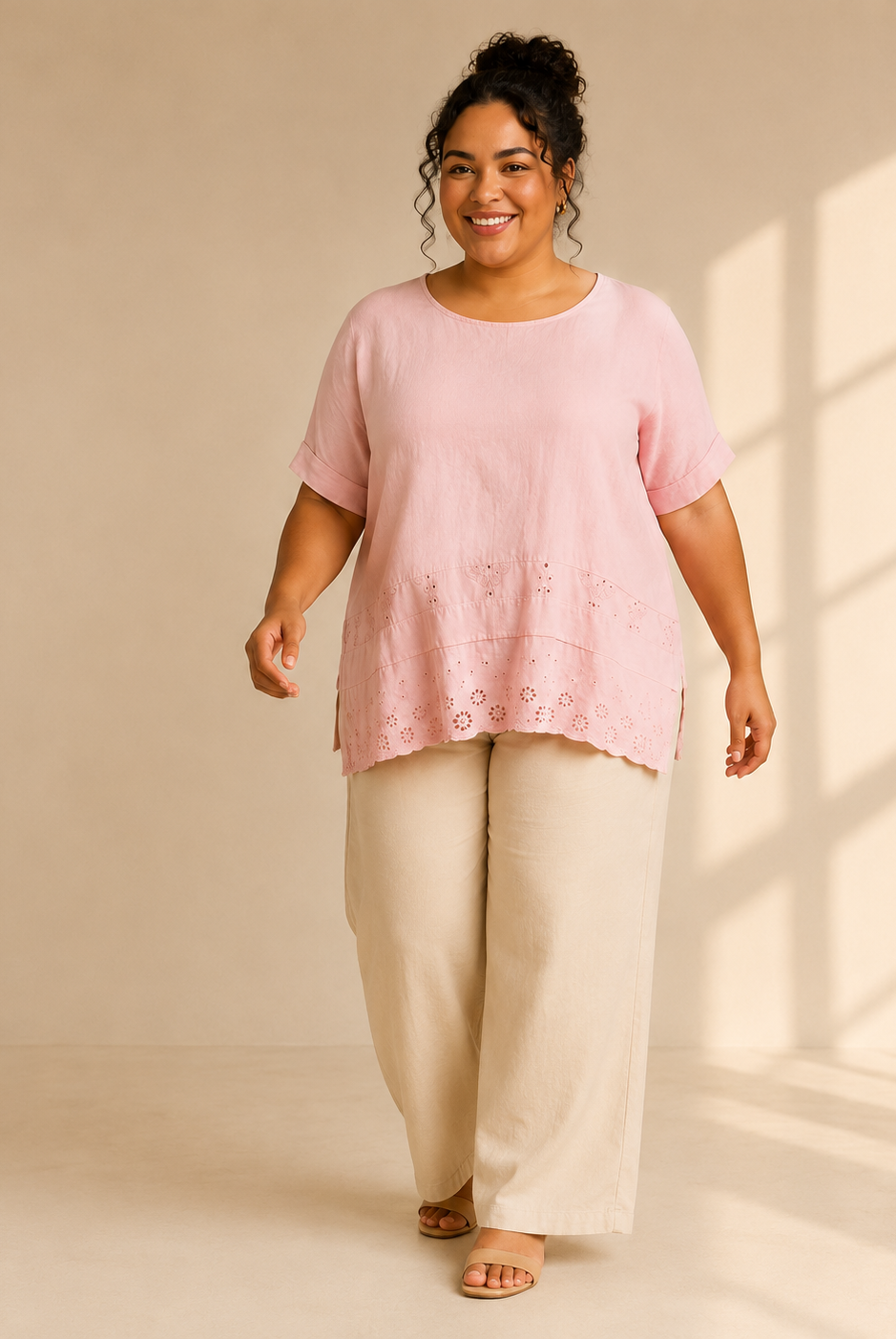 Linnetopp Filippa med broderi och hålmönster i rosa – Queensize