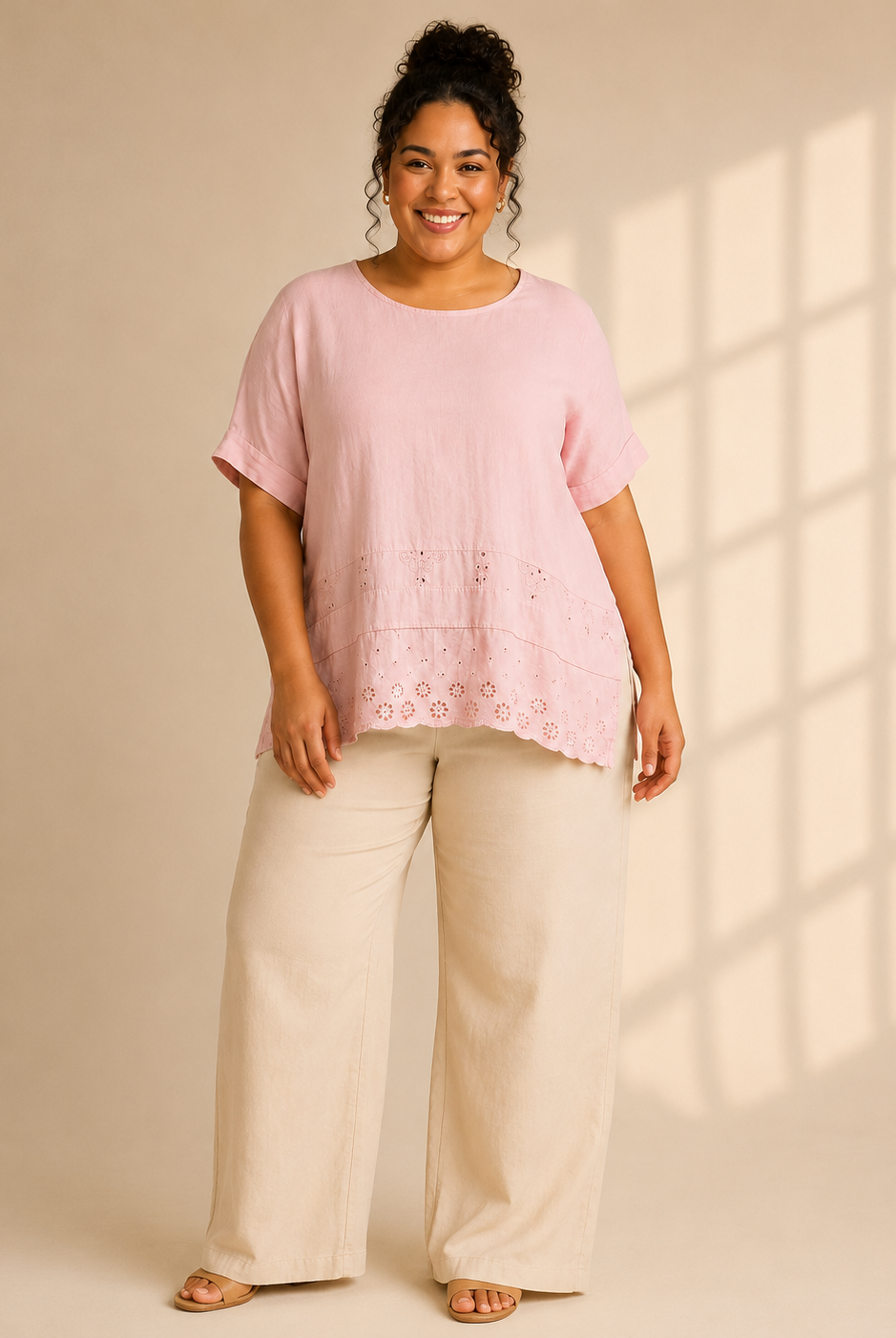 Linnetopp Filippa med broderi och hålmönster i rosa – Queensize