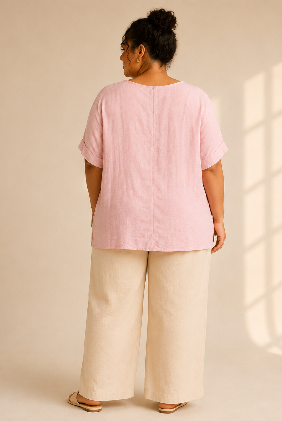 Linnetopp Filippa med broderi och hålmönster i rosa – Queensize