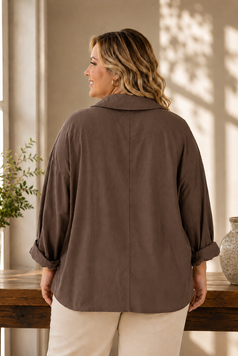 Blus Fiore Queensize i brun – bomullsblus med blomsterbroderi, onesize stl 46–54, Made in Italy