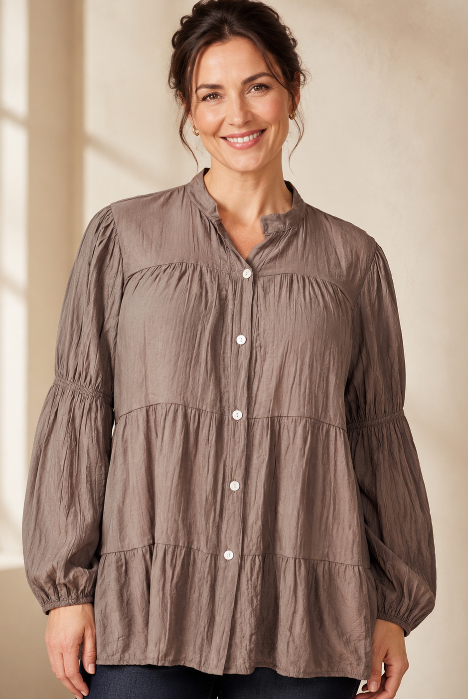 Blus Flisan Queensize brun – viskosblus med knäppning och rynkdetaljer, onesize