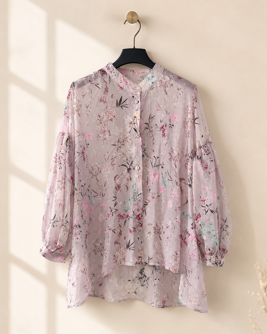 Blus Gudrun med blommönster i puderrosa – Queensize