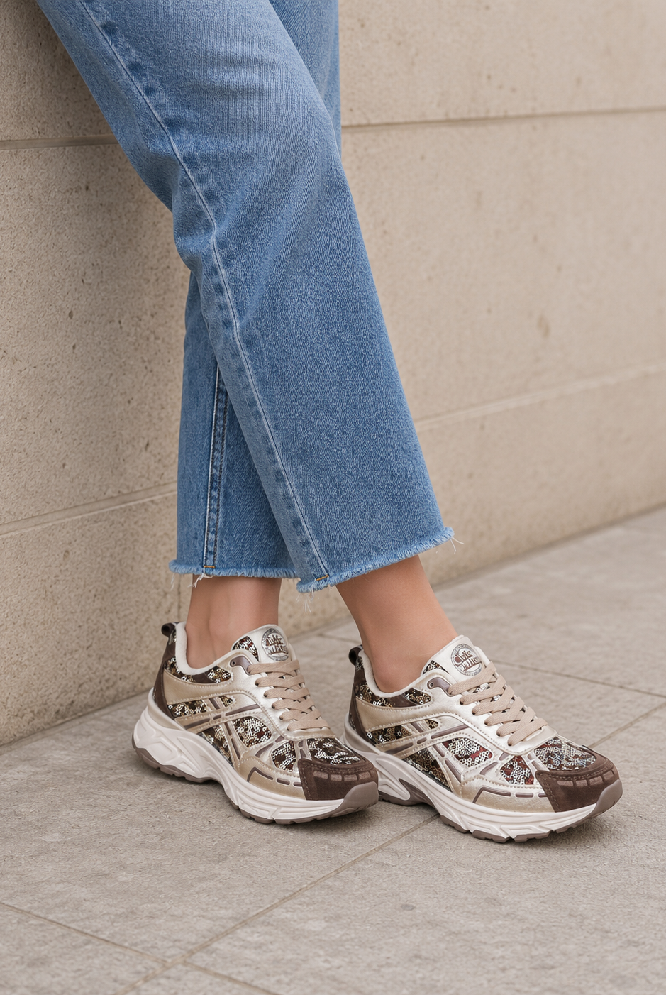 Sneakers Chicmuse brun med kraftig skulpterad sula