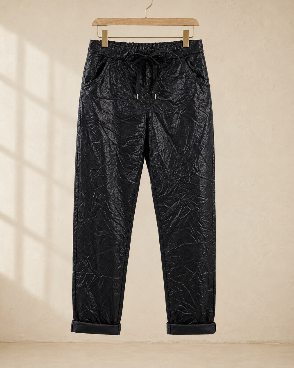 Joggers Shiny i svart – lätt glansig finish med dragsko och sidofickor, onesize stl 36–44, Made in Italy