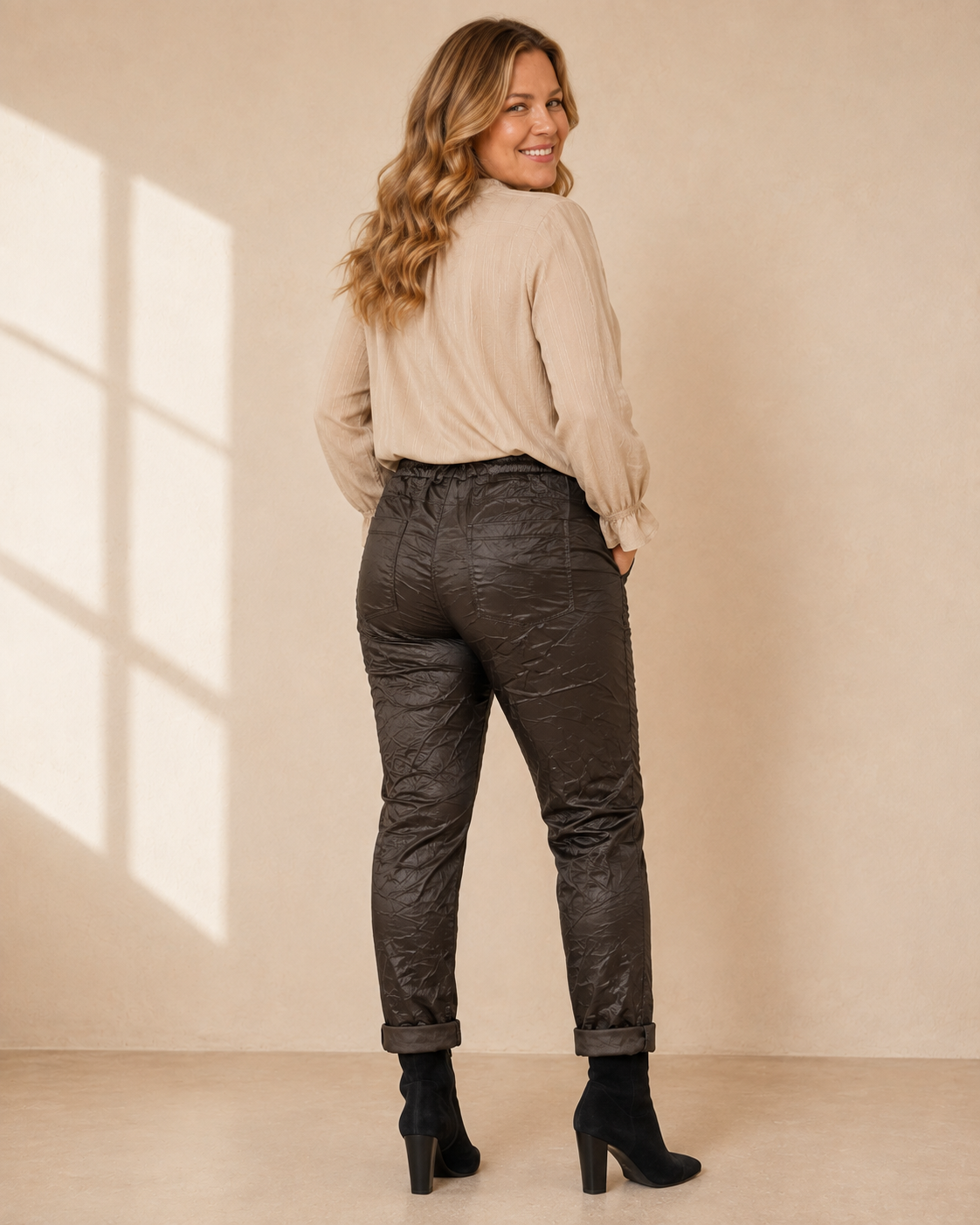 Joggers Shiny i brun – lätt glansig finish med dragsko och sidofickor, onesize stl 36–44, Made in Italy
