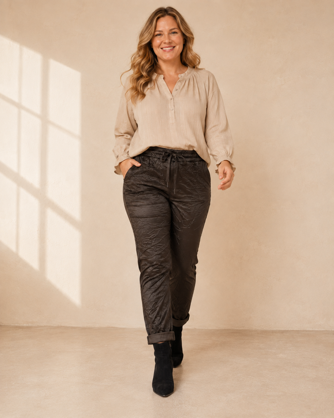 Joggers Shiny i brun – lätt glansig finish med dragsko och sidofickor, onesize stl 36–44, Made in Italy