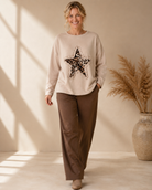 Tröja Wild Star beige – oversize tröja med leopardmönstrad stjärna framtill, onesize