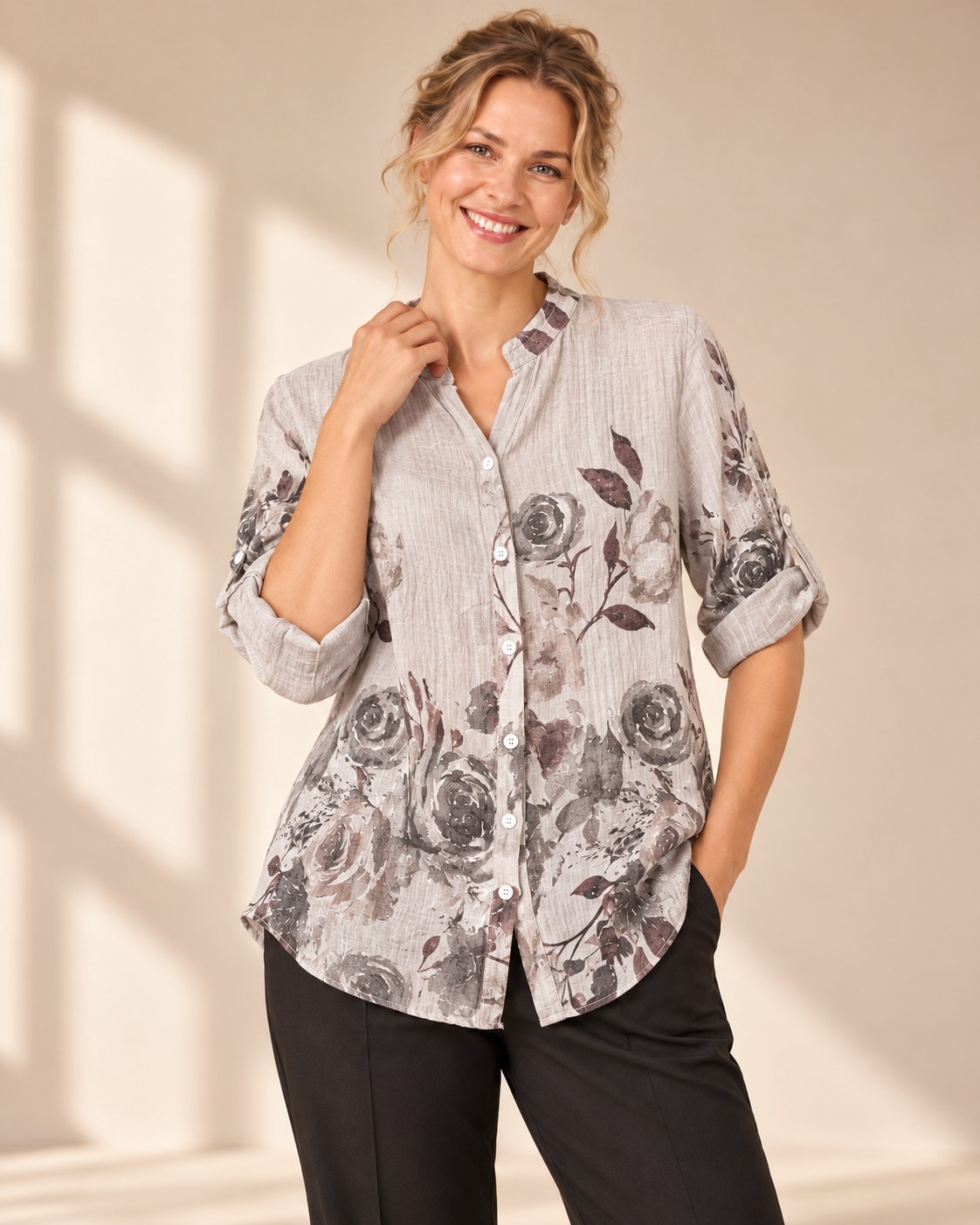 Blus Bitten, onesize-blus i 100 % bomull, med skomakarkrage och knäppning hela vägen ner