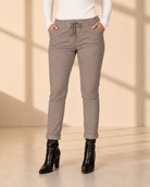 Joggers Belle fungo – stretchjoggers i fungo-färg med dragsko och fickor, made in Italy