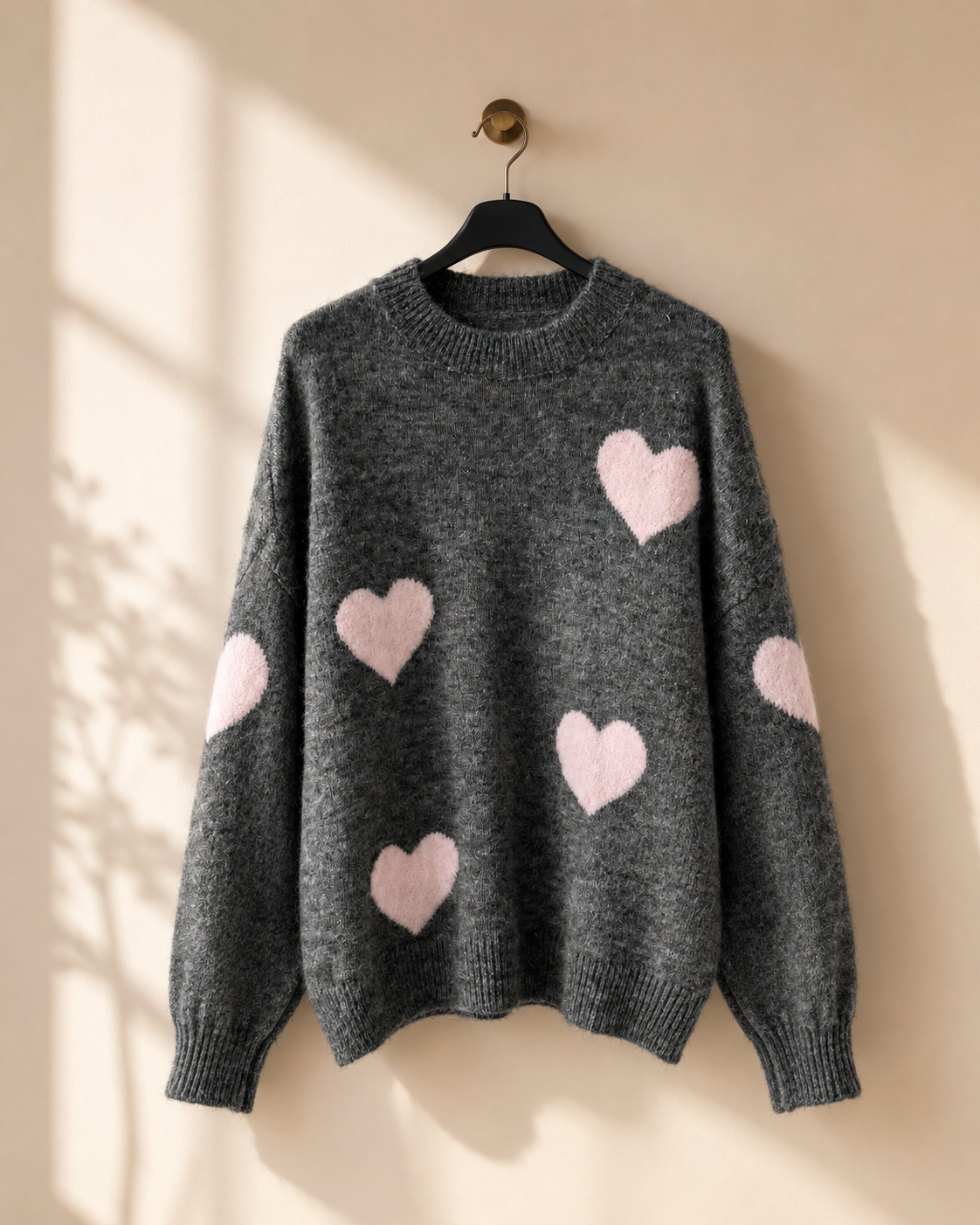 Stickad grå tröja med rosa hjärtan - Mirelle Design