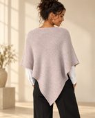 Finstickad poncho Gunsan i OneSize med asymmetrisk nederkant