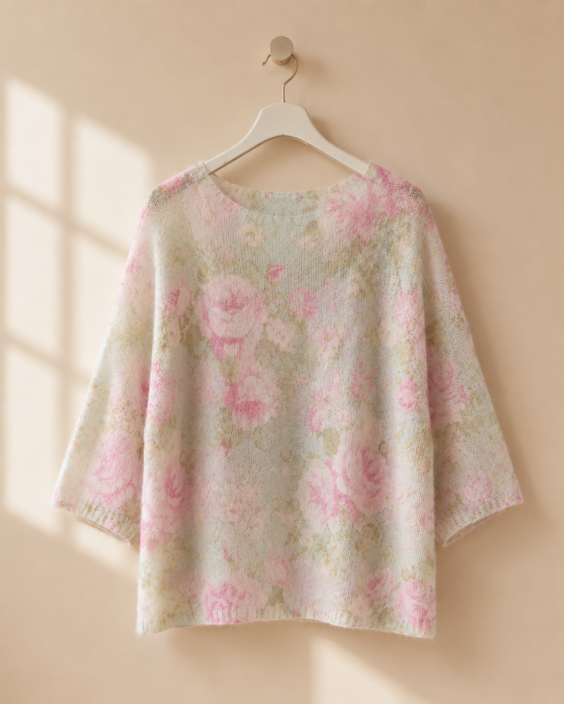 Stickad tröja Rebecka med blomtryck i mohair – Mirelle Design