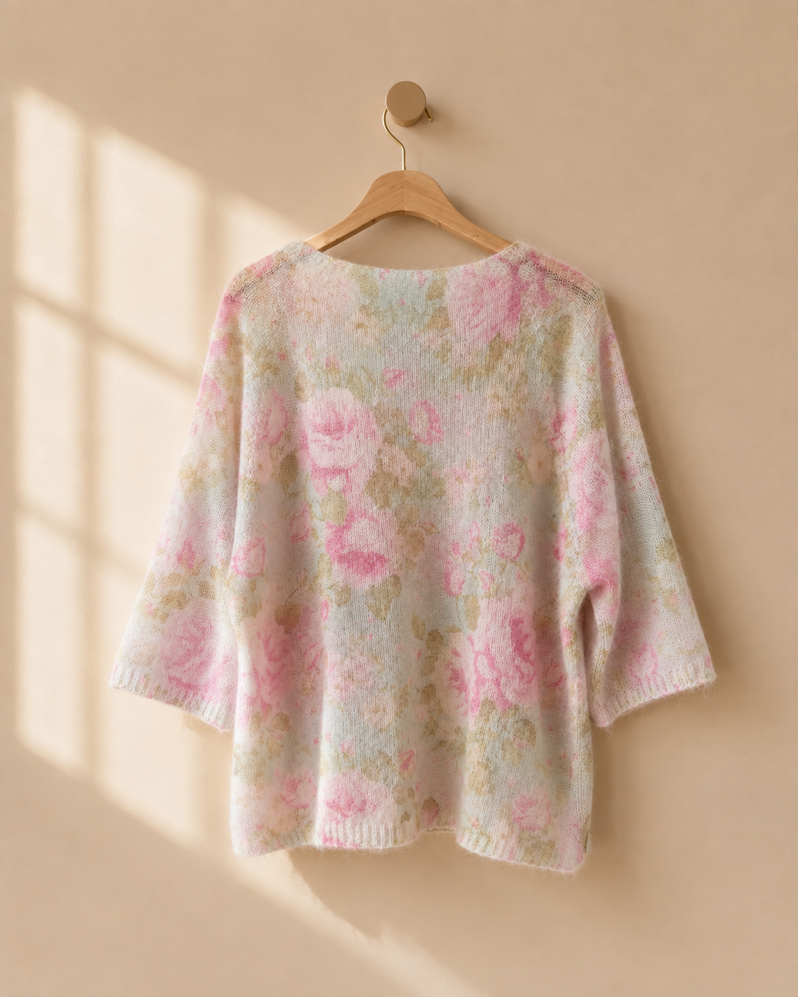 Stickad tröja Rebecka med blomtryck i mohair – Mirelle Design