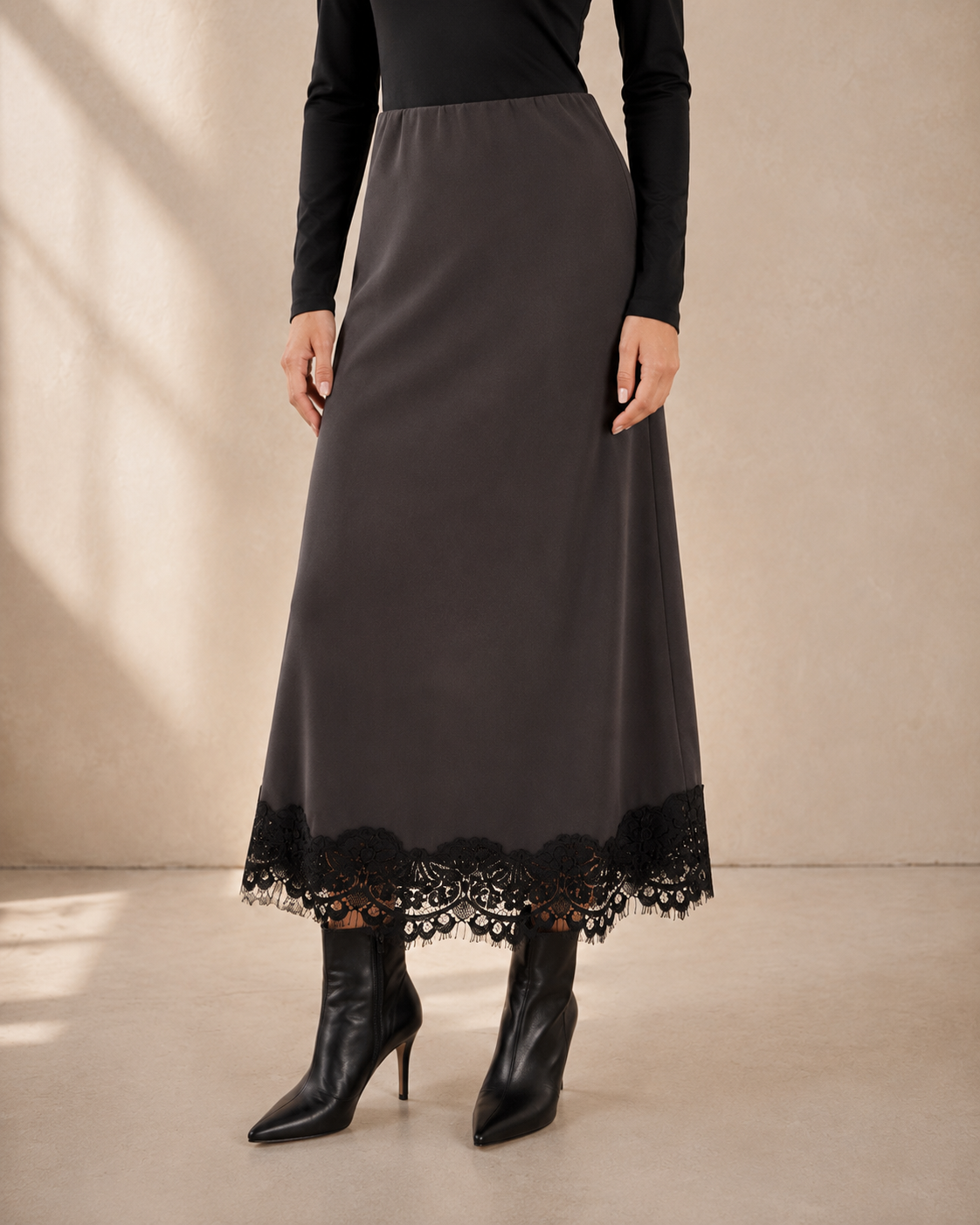 Kjol Stella i brun med spetskant – Onesize S–L | Dimoda