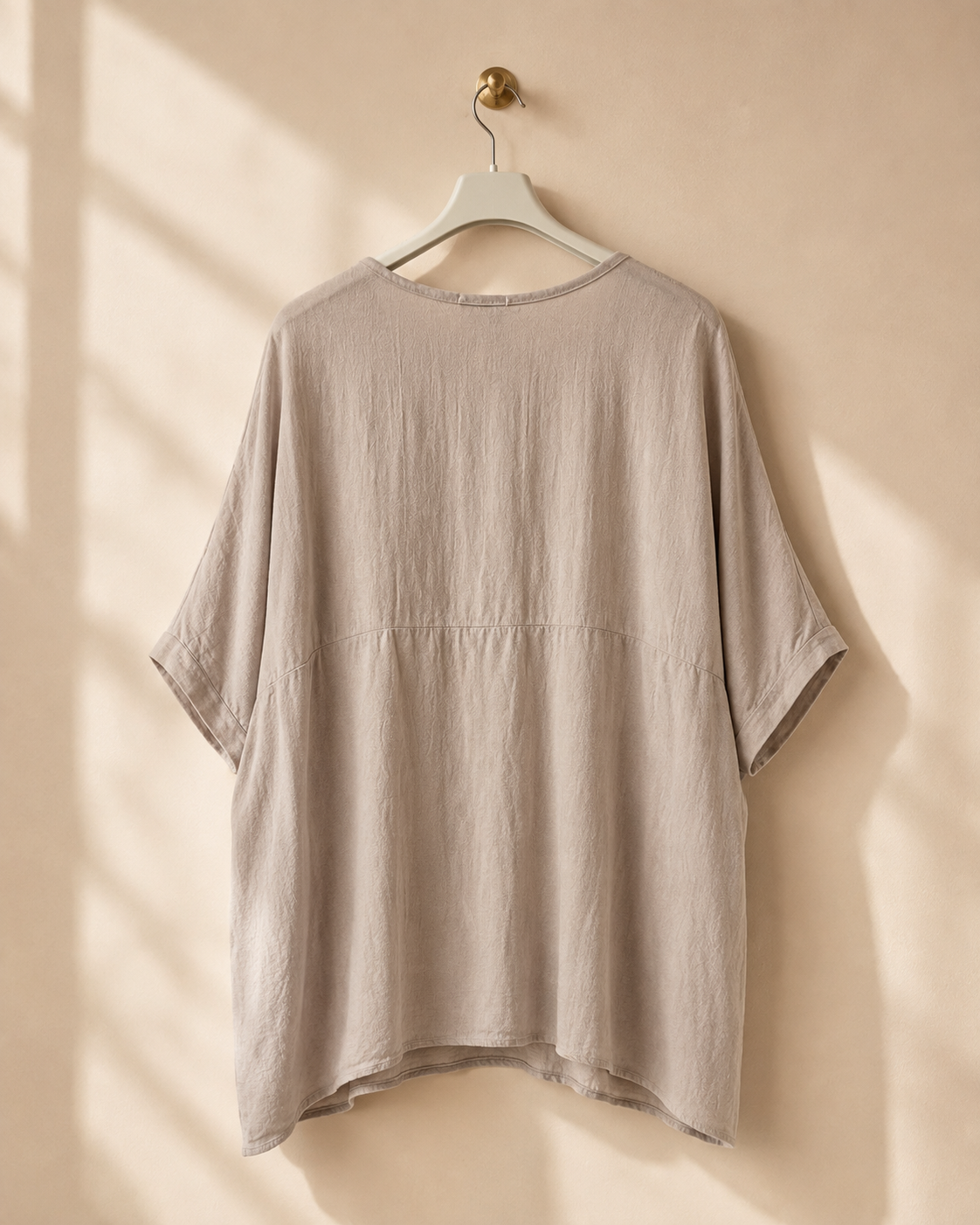 Topp Louise beige med broderade blommor och paljetter – Queensize | Dimoda