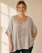 Topp Louise beige med broderade blommor och paljetter – Queensize | Dimoda