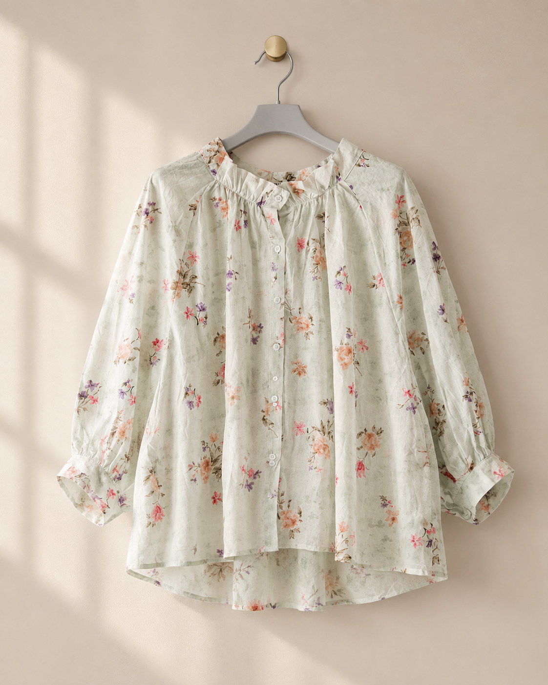 Blus Blomster med blommigt mönster i ljusgrön – Queensize