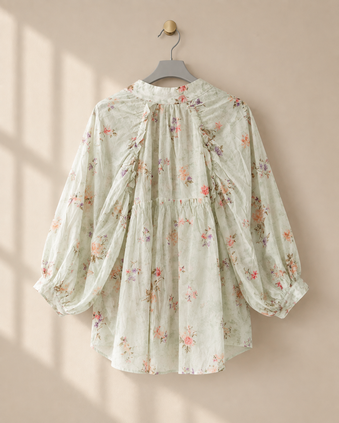 Blus Blomster med blommigt mönster i ljusgrön – Queensize