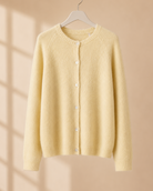 Stickad cardigan Ragnhild i citrongul – mjuk ullmix med alpaca, knäppning framtill, onesize stl 36–42"