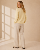 Stickad cardigan Ragnhild i citrongul – mjuk ullmix med alpaca, knäppning framtill, onesize stl 36–42"