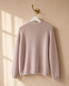 Stickad cardigan Ragnhild i lindblomsgrön – mjuk ullmix med alpaca, knäppning framtill, onesize stl 36–42