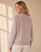 Stickad cardigan Ragnhild i lindblomsgrön – mjuk ullmix med alpaca, knäppning framtill, onesize stl 36–42