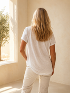 -shirt Bling Heart Offwhite – detalj av hjärtmotiv med strass