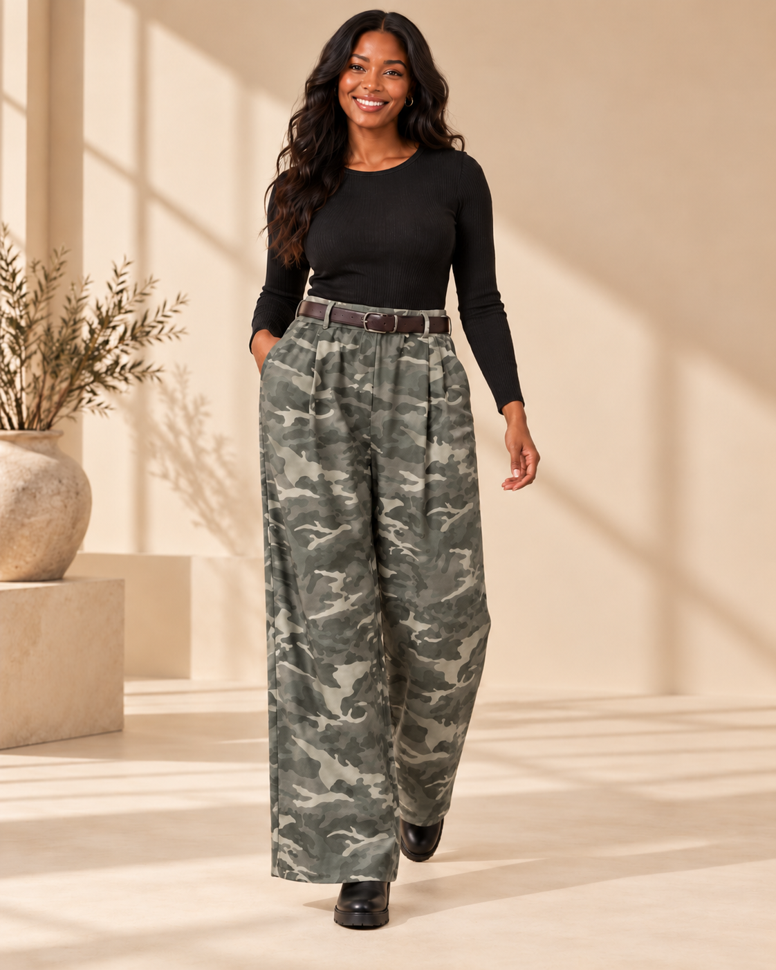 Vida camobyxor i khaki med kamouflagemönster i gröna och ljusa toner