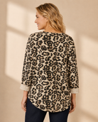Tröja Barbro – leopardmönstrad bomullströja i beige, ledig passform, onesize