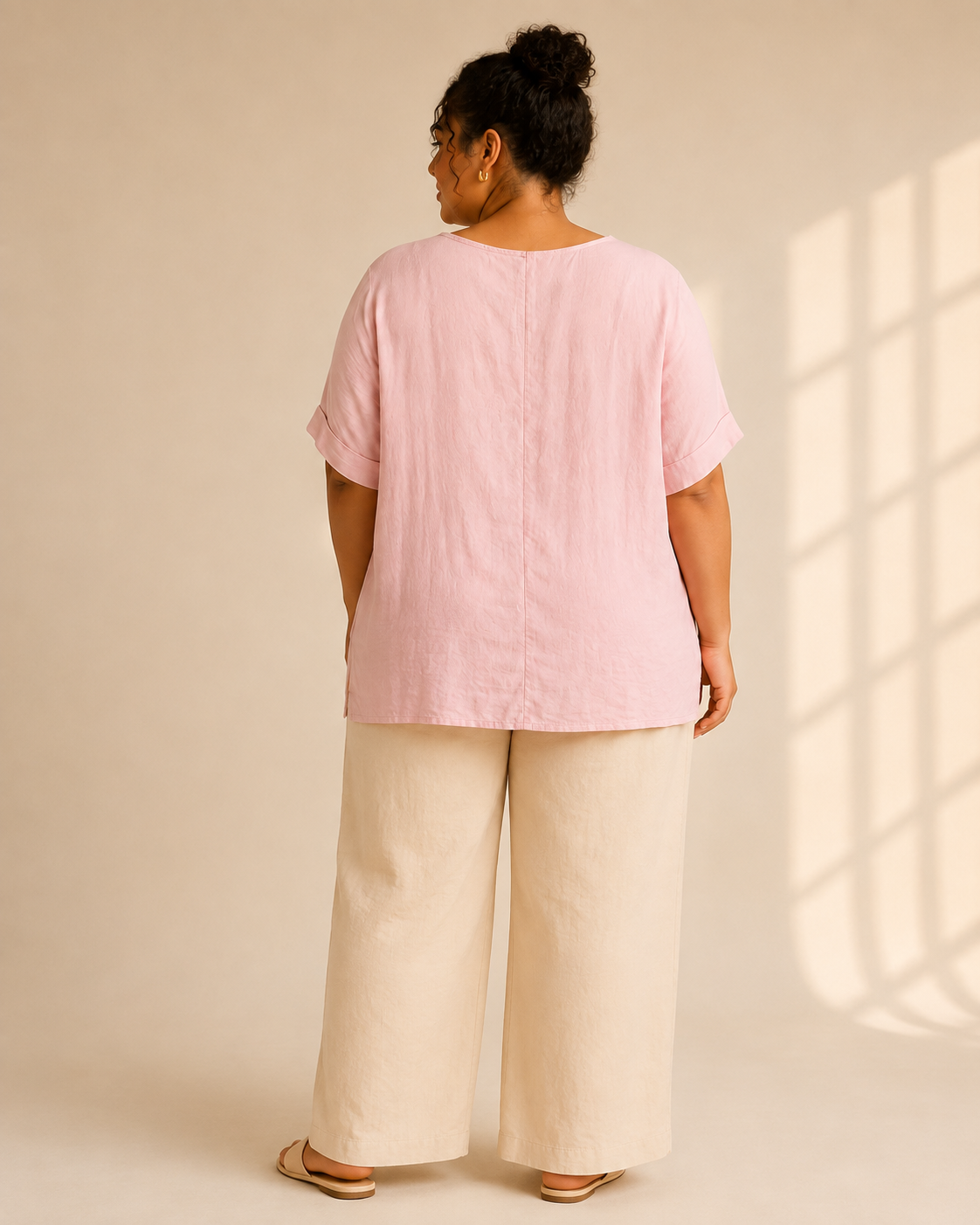 Linnetopp Filippa med broderi och hålmönster i rosa – Queensize