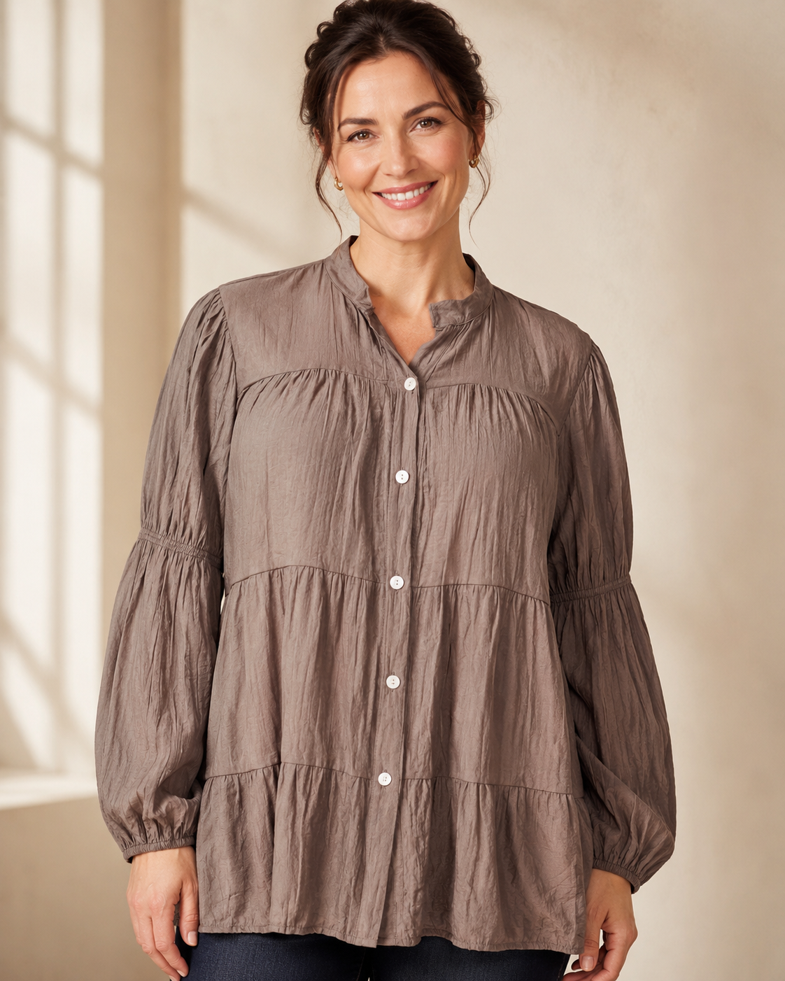 Blus Flisan Queensize brun – viskosblus med knäppning och rynkdetaljer, onesize