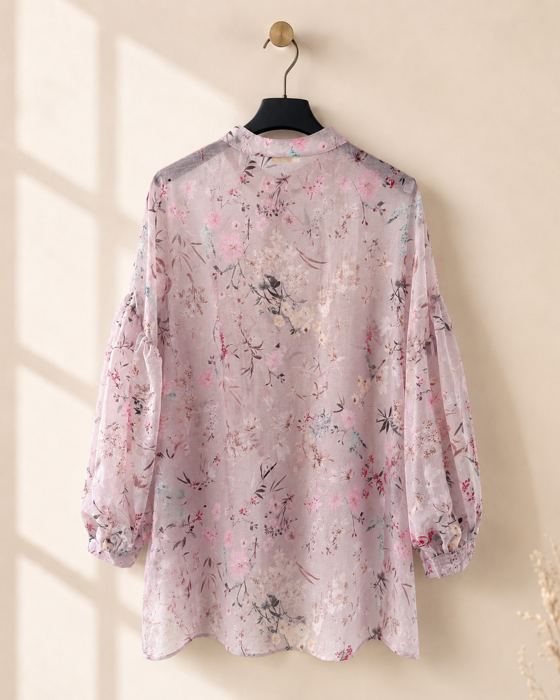 Blus Gudrun med blommönster i puderrosa – Queensize